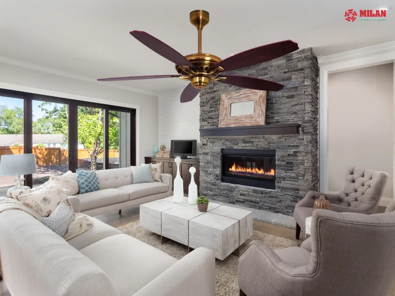 Quạt trần gỗ là điểm nhấn thẩm mỹ cho không gian.