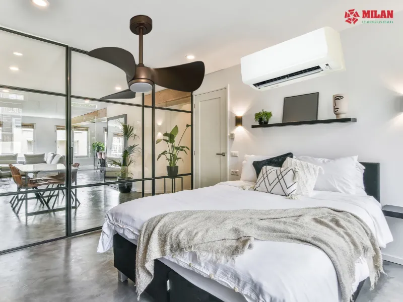 Quạt trần kết hợp điều hòa giúp làm mát hiệu quả.