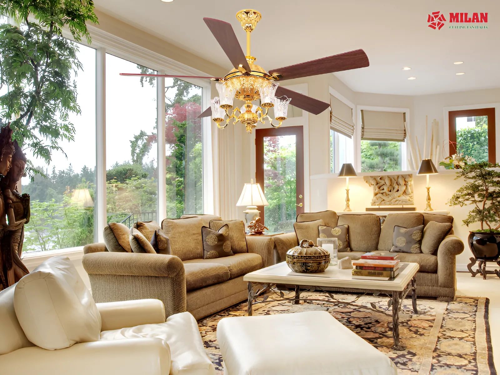 Quạt trần FY962 trong phòng khách cổ điển.