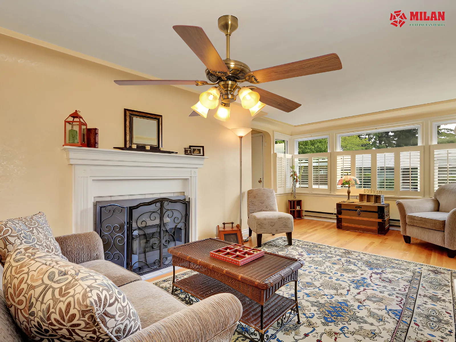 Quạt trần FY503 tô điểm không gian bếp.