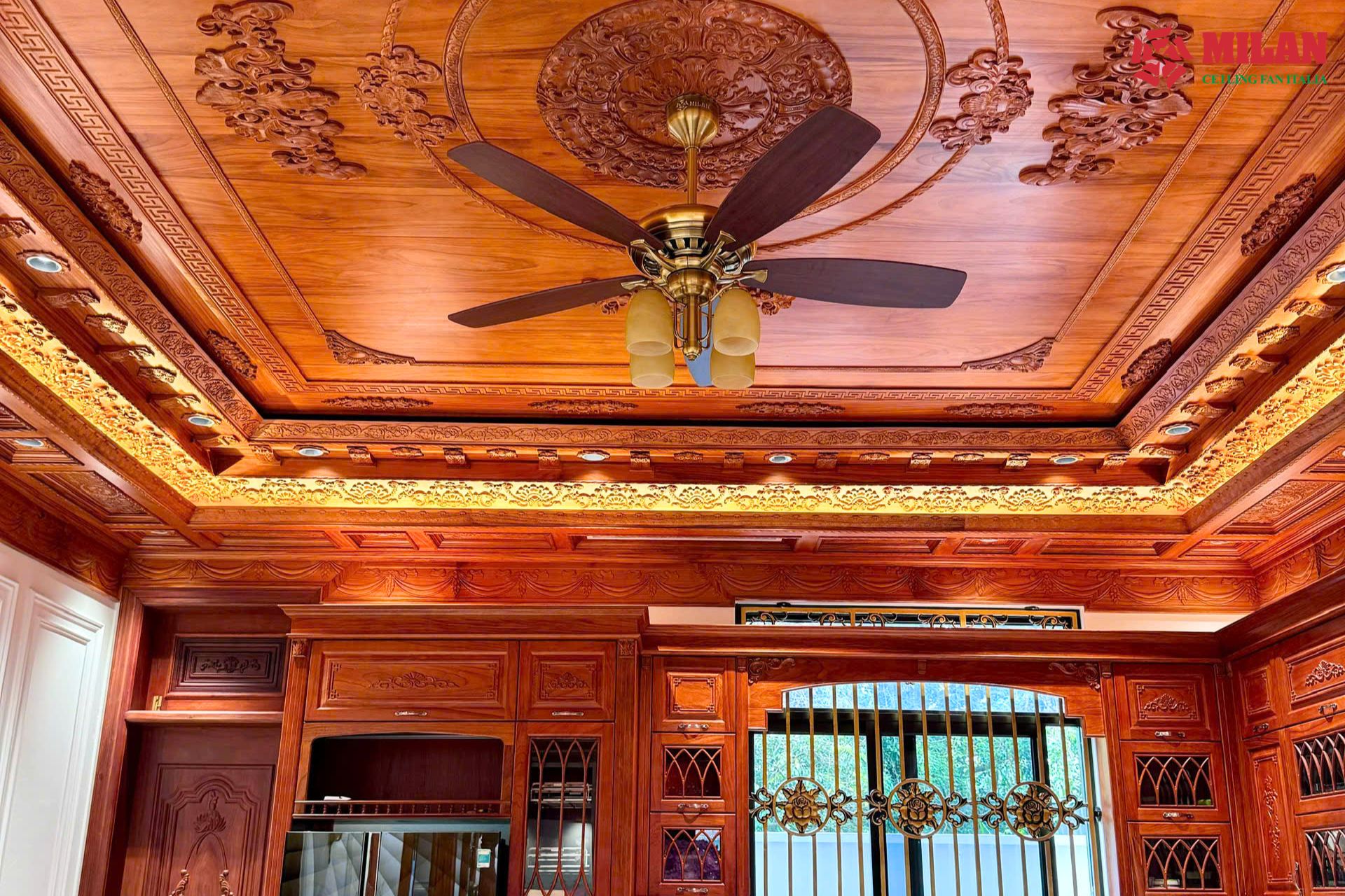 Quạt trần đèn chùm cho trần gỗ - Dự án biệt thự Đông Anh